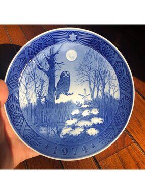 Royal Copenhagen 1974 Christmas Plate